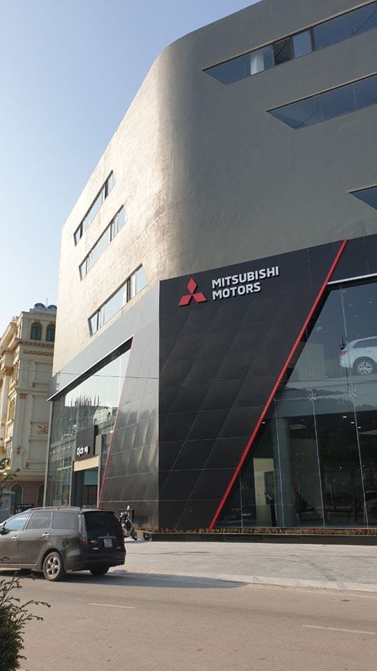 thi cong noi that showroom eco vina 6