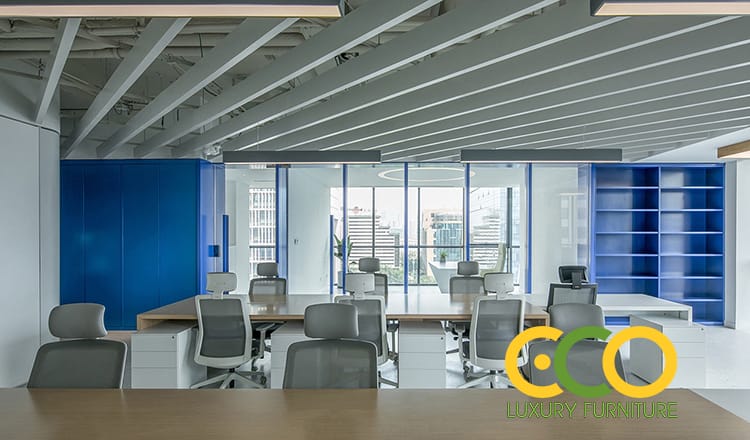 Báo giá thiết kế thi công nội thất văn phòng 2 Thiết kế không gian văn phòng làm việc chung rộng rãi