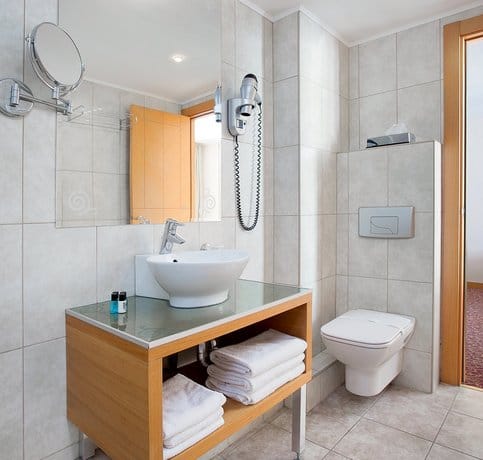 Thiết kế thi công nhà hàng khách sạn hiện đại 