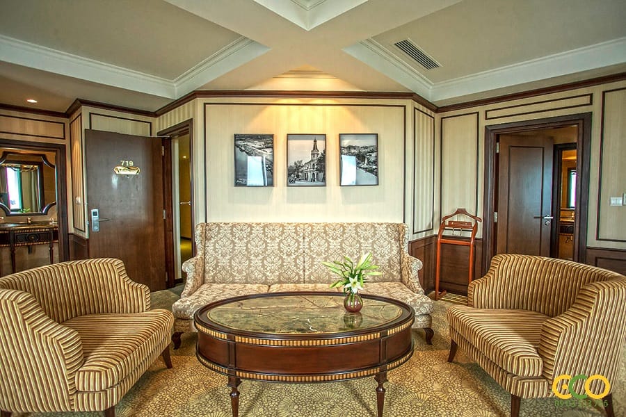 Không gian nhà hàng khách sạn rộng rãi, thoải mái