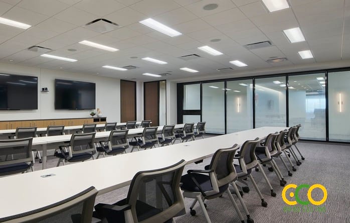 Làm mới nội thất văn phòng công ty AXIS 8 Không gian văn phòng đào tạo rộng rãi, sang trọng