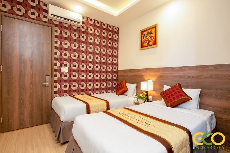 Phòng ngủ đôi khách sạn rộng rãi, hiện đại 