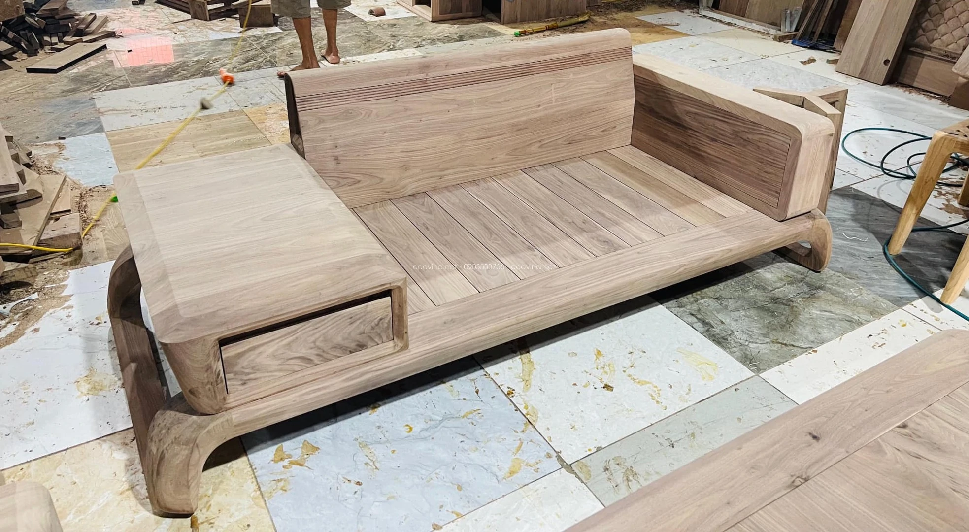 xuong san xuat ghe sofa go oc cho dep 17