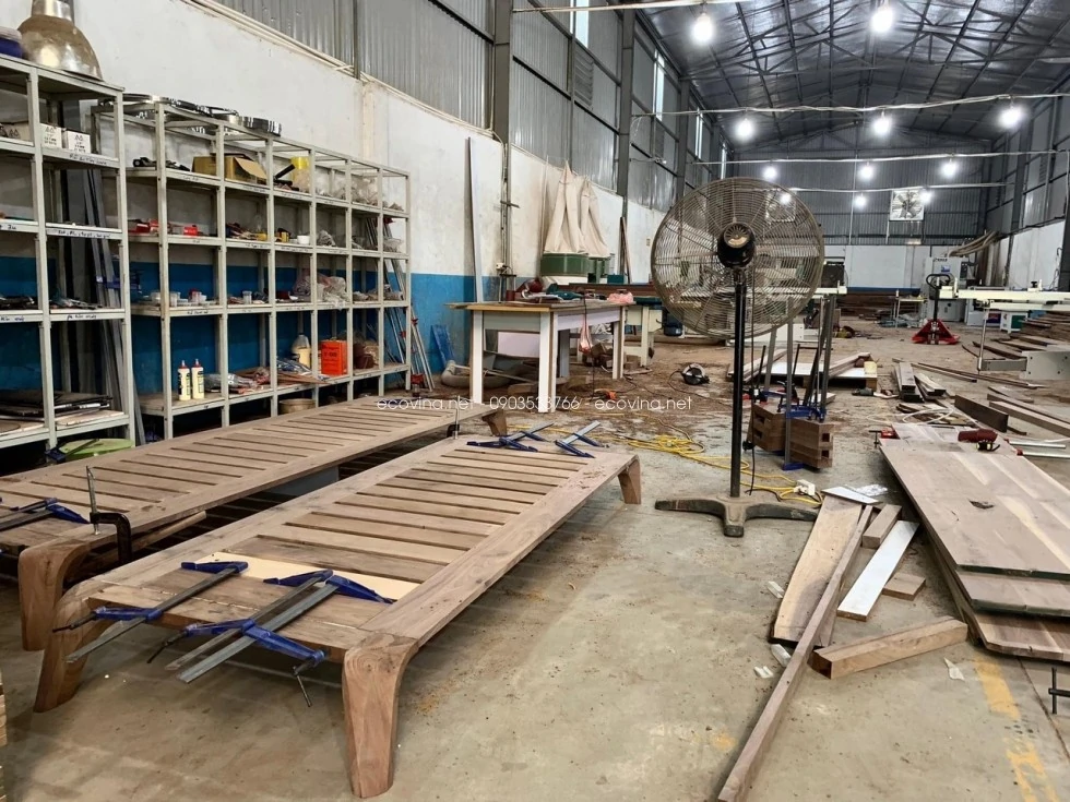 xuong san xuat ghe sofa go oc cho dep 2